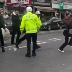  Bebek&rsquo;te trafiği kapatıp aracında dans eden kadının hastalığı ortaya &ccedil;ıktı