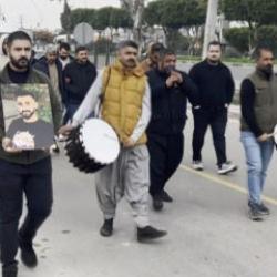 Cenazeye b&uuml;y&uuml;k saygısızlık! Davul zurnayla uğurladılar...