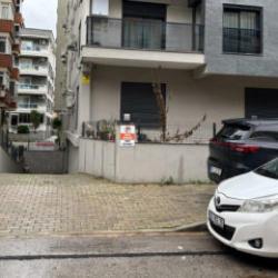 İzmir'de kanlı infaz! Polis kılığına girip, Pehl&uuml;l'&uuml; evinin &ouml;n&uuml;nde katletti