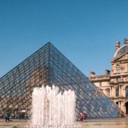 Louvre M&uuml;zesi'nde kriz! Acil durum ilan edildi: M&uuml;ze ziyarete kapatıldı