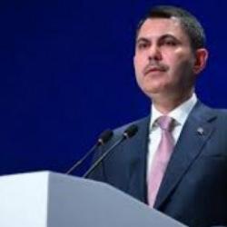 Murat Kurum'dan &Ouml;zg&uuml;r &Ouml;zel'e sert tepki: "Bu enkazın altında siz kaldınız!"