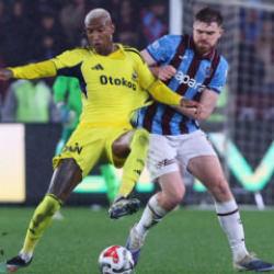 Olay yorum: "Oyuncu 'Eyvah atıldım' diyor, hakem kırmızıyı g&ouml;stermiyor"