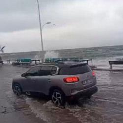 Gemlik'te deniz ile kara birleşti