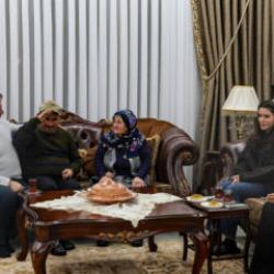 28 yaşındaki &Ccedil;ilem ve 2 engelli kardeşi Vali Aydoğdu'nun misafiri oldu