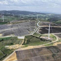 T&uuml;rkiye'nin g&uuml;neş ve r&uuml;zgarda toplam kurulu g&uuml;c&uuml; 40 bin megavatı aştı!