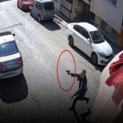 Diş hekimi eşini &ccedil;ocuklarının yanında &ouml;ld&uuml;rd&uuml;! Katil, &ouml;lm&uuml;ş eşini ve hakimi su&ccedil;ladı 