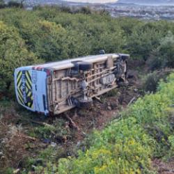 Hatay'da &ouml;ğrenci servisi devrildi: 9 kişi yaralandı