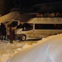 Mahsur kalan &ouml;ğrenci servisi kurtarıldı