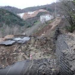 Ordu'da heyelan: İstinat duvarı yıkıldı, yol &ccedil;&ouml;kt&uuml;