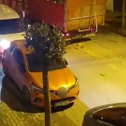 Tonlarca ağırlıktaki kamyonun freni boşaldı geri geri kaydı