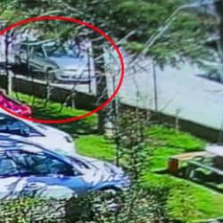 El freni &ccedil;ekilmeyen otomobil yokuştan kayarak dede ve torunlarına &ccedil;arptı: 1 &ouml;l&uuml;, 2 yaralı