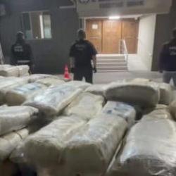 İzmir&rsquo;de zehir tacirlerine b&uuml;y&uuml;k darbe: 1 tonun &uuml;zerinde skunk