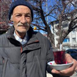 34 yıldır su i&ccedil;emeyen yaşlı adam: "Suya hasret kaldım, g&uuml;lmeye hasret kaldım"