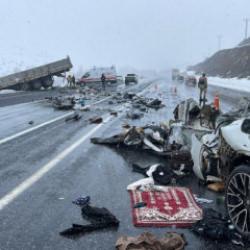 Bitlis-Van yolunda katliam gibi kaza: &Ouml;l&uuml; ve yaralılar var