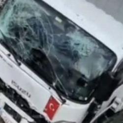  &Ccedil;atalca'da kamyonun ref&uuml;je saplandığı anlar kamerada