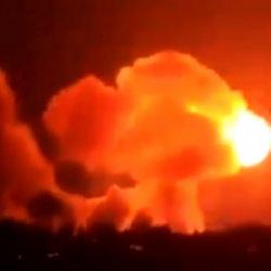 İran'dan İsrail'e H&uuml;rremşehr s&uuml;rprizi! Yağmur gibi d&uuml;şen f&uuml;zeler Tel Aviv'i aydınlattı