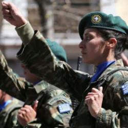 Jeopolitik tansiyon y&uuml;kseliyor! Yunanistan'dan kritik hamle: Kadınları askere &ccedil;ağırdı!