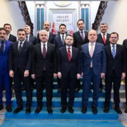 Konya heyeti, Bakan G&uuml;rlek'e hayırlı olsun ziyaretinde bulundu