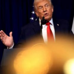 Trump'tan bomba a&ccedil;ıklama: İsrail'i yery&uuml;z&uuml;nden silip s&uuml;p&uuml;r&uuml;rlerdi