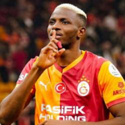 2 d&uuml;nya devi Liverpool ma&ccedil;ında izledi! G.Saray'dan Osimhen i&ccedil;in tarihi bonservis talebi