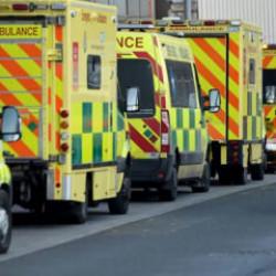 İngiltere'de &uuml;niversitede salgın! 2 kişi &ouml;ld&uuml;, 11 kişi hastanede, 30 bin kişi arandı...