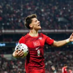 İngiliz devi hocasını değiştiriyor! Takımın başına ge&ccedil;meden Arda G&uuml;ler'i istedi