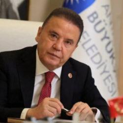 Muhittin B&ouml;cek'in 2 şof&ouml;r&uuml; g&ouml;zaltına alındı