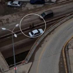 Trafik denetiminden ka&ccedil;mak isteyen şahıs drone kamerasına yakalandı