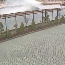 Yağmurlu yolda gizli tehlike: Su birikintisine dalan otomobil takla attı