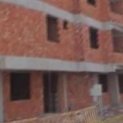 &Ccedil;alıştığı inşaatın &ccedil;atısından d&uuml;ş&uuml;p &ouml;ld&uuml;