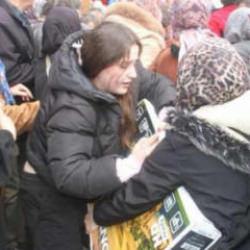 Konya'da ucuz televizyon izdihamı: 45 dakikada &uuml;r&uuml;nler t&uuml;kendi