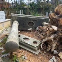 Sarıyer&rsquo;de İBB&rsquo;ye mezarlık isyanı: Dilek&ccedil;eler &ccedil;&ouml;pe, kabirler enkaza d&ouml;nd&uuml;