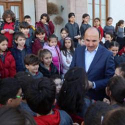 Taş Bina&rsquo;da anlamlı ziyaret: Başkan Altay &ouml;ğrencilerle bir araya geldi