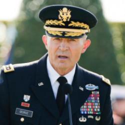 Trump'ın g&ouml;revden aldığı generalden sert mesaj: Ordu, karakterli liderler hak ediyor