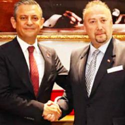 CHP'nin &Ouml;zkan Yalım'ı neden ihra&ccedil; etmediği ortaya &ccedil;ıktı! &Ouml;zg&uuml;r &Ouml;zel'i tehdit etmiş