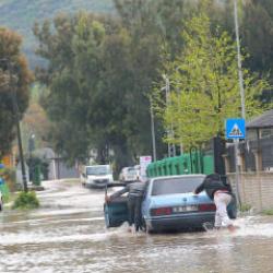 Antakya&rsquo;da eğitime sağanak engeli