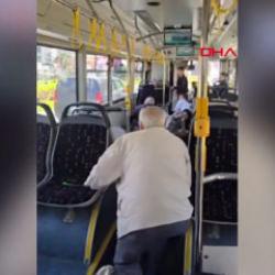 İsrail konsolosluğu &ouml;n&uuml;nde &ccedil;ıkan &ccedil;atışma anında  otob&uuml;steki yolcular panik yaşadı