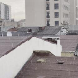 İstanbul'da dolu s&uuml;rprizi! Dakikalar i&ccedil;inde beyaza d&ouml;nd&uuml;