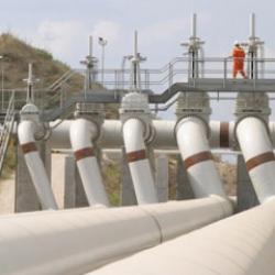 K&ouml;rfez&rsquo;de kritik hat yeniden devrede: Saldırılar sonrası petrol akışı normale d&ouml;nd&uuml;!