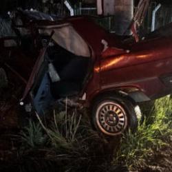 K&uuml;tahya'da feci kaza: Beton direğe &ccedil;arpan s&uuml;r&uuml;c&uuml; &ouml;ld&uuml;