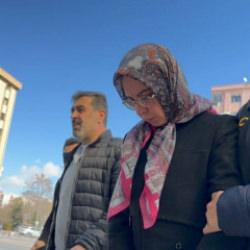 Eşini 25 bı&ccedil;ak darbesiyle &ouml;ld&uuml;ren kadına 'indirimli' ceza