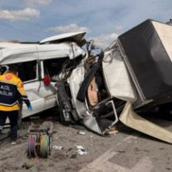 Kırşehir'de kırmızı ışıkta korkun&ccedil; kaza: &Ccedil;ok sayıda yaralı var