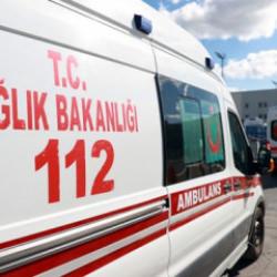 Ambulans otomobil ile &ccedil;arpıştı! Yaralılar var!