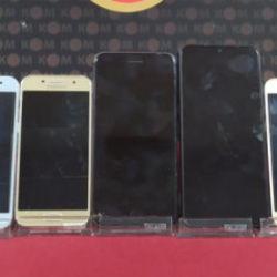 Ehliyet sınavında kopya d&uuml;zeneği: 4 kişi yakalandı!