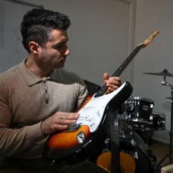 Tahta par&ccedil;asından başlayan hikaye: 'Askıda &Ccedil;algı' projesi b&uuml;y&uuml;yor