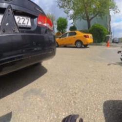 Motosiklet otomobile &ccedil;arptı... O anlar kask kamerasına yansıdı