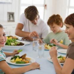 Uzman isimden dikkat &ccedil;eken &ouml;neri: "&Ccedil;ocuklarla aynı sofraya oturun"