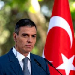İspanya Başbakanı Sanchez'in u&ccedil;ağı havada arıza yaptı! Geceyi T&uuml;rkiye'de ge&ccedil;irecek