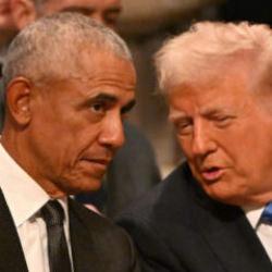 Obama'dan &uuml;st&uuml; kapalı Trump eleştirisi: ABD başkanı temel saygı yansıtmalı!