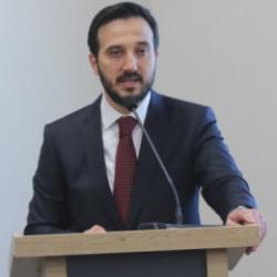 AK Partili &Ouml;zdemir, &lsquo;Makası a&ccedil;ıyoruz&rsquo; diyerek son anket sonu&ccedil;larını duyurdu